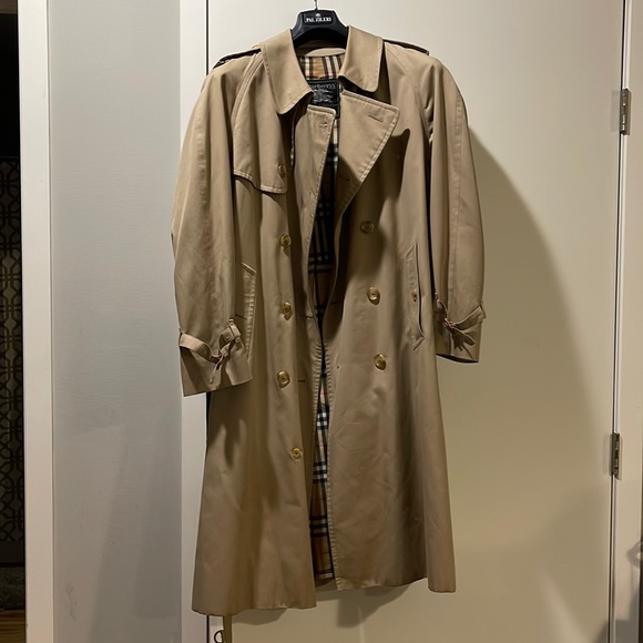 Burberry Kensington Heritage Mid-Length Trench Coat